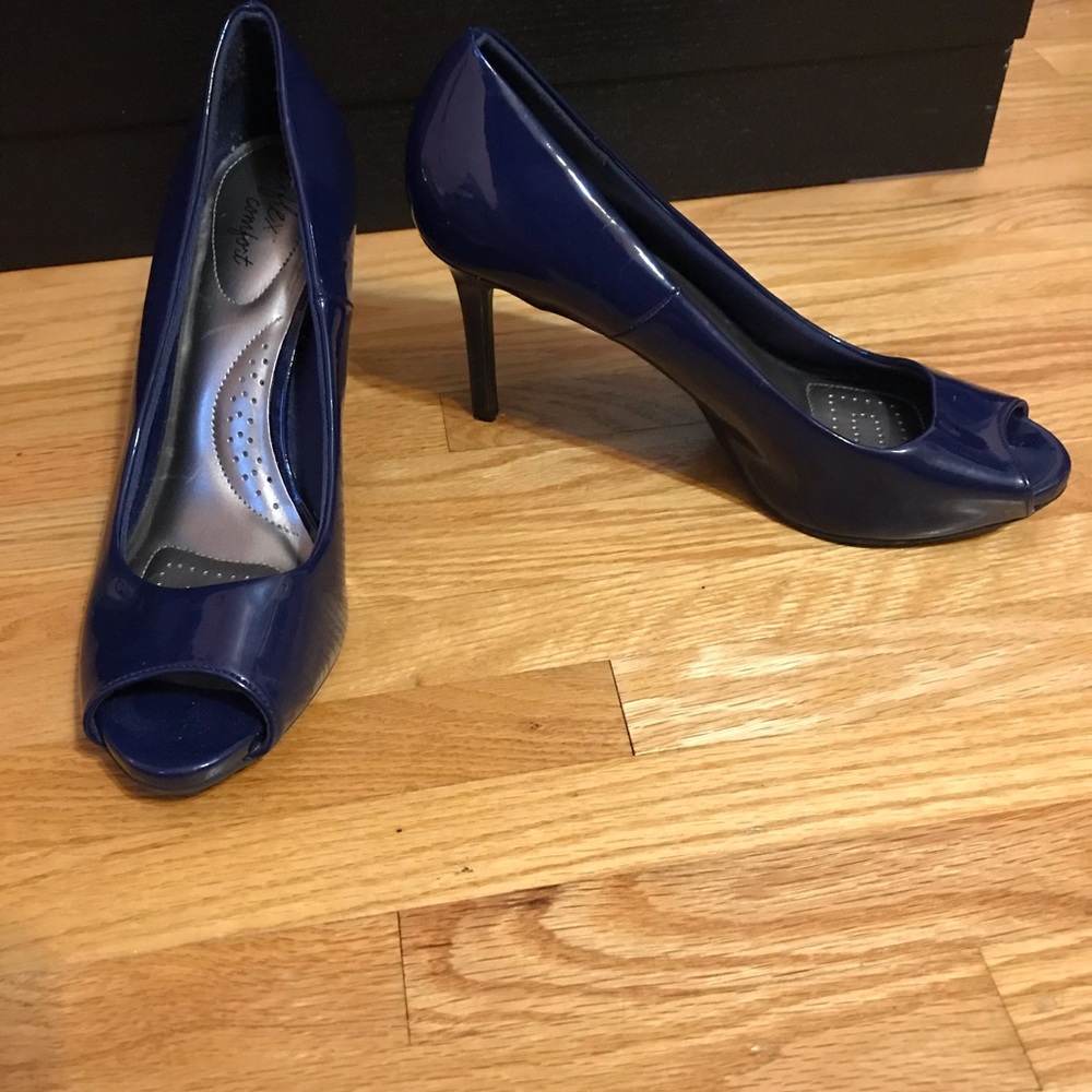 Navy peep toes